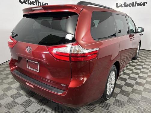 2017 Toyota Sienna XLE