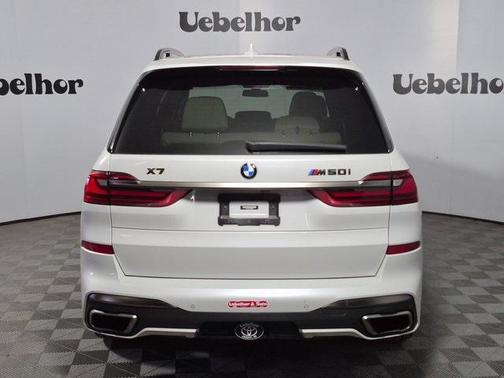 2022 BMW X7 M50i
