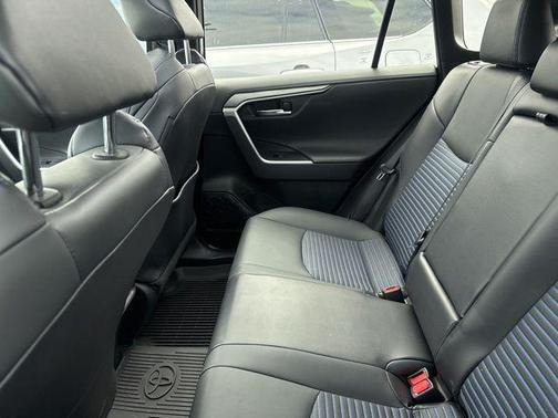 2023 Toyota RAV4 Hybrid SE