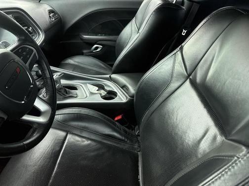 2015 Dodge Challenger SXT Plus