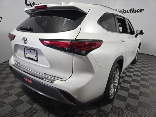 2023 Toyota Highlander Platinum