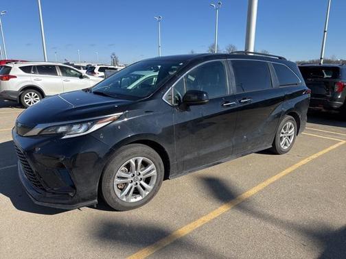 2022 Toyota Sienna XSE 7 Passenger