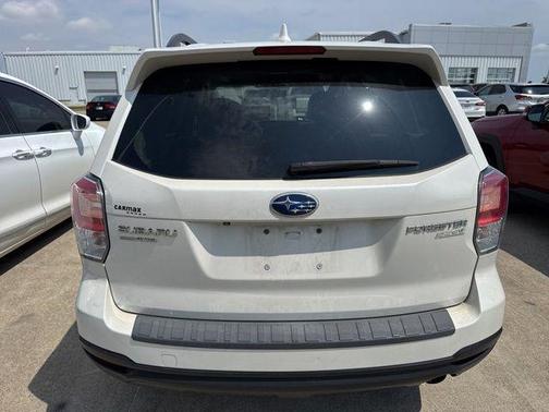 Crystal White Pearl 2017 Subaru Forester 2.5i Limited