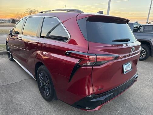 2024 Toyota Sienna XSE 7 Passenger