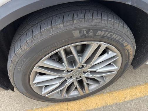 2023 Acura MDX Advance Package