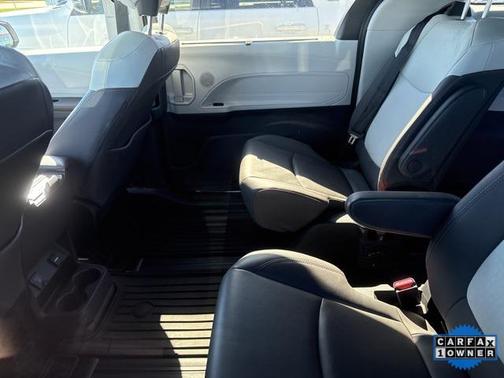 2022 Toyota Sienna XSE 7 Passenger