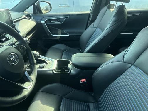 2022 Toyota RAV4 Hybrid SE
