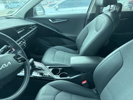 2023 Kia Niro EX