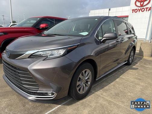 2022 Toyota Sienna XLE 7 Passenger