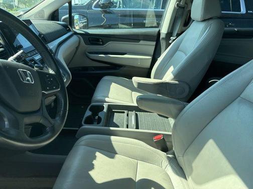 Crystal Black Pearl 2022 Honda Odyssey EX-L
