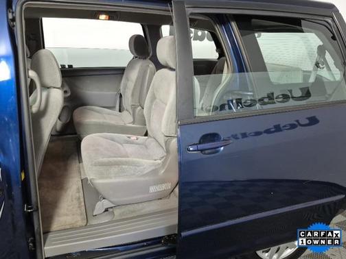 2004 Toyota Sienna CE