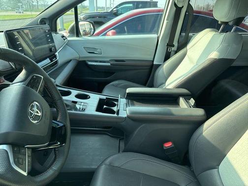 2023 Toyota Sienna XSE 7 Passenger