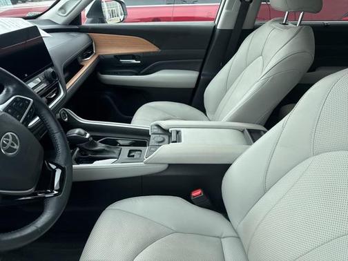 2024 Toyota Grand Highlander Hybrid XLE