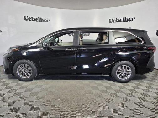 2023 Toyota Sienna XLE
