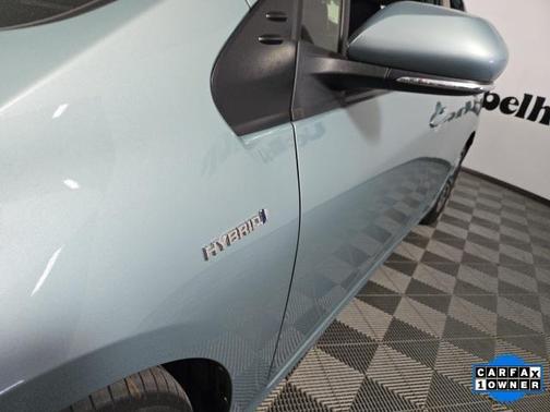 2021 Toyota Prius XLE