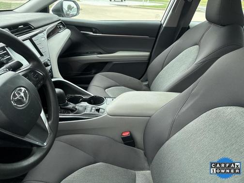 2019 Toyota Camry Hybrid LE