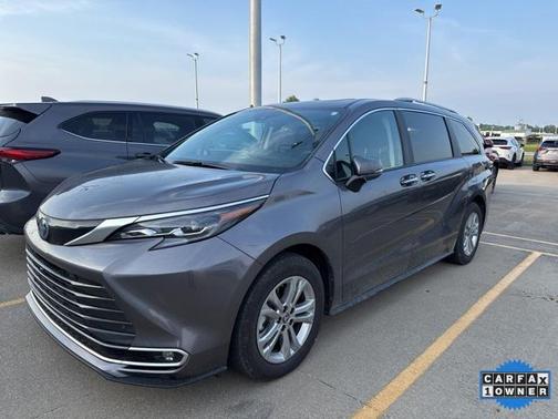 2024 Toyota Sienna Platinum 7 Passenger