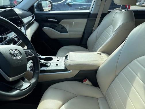 2023 Toyota Highlander Hybrid XLE