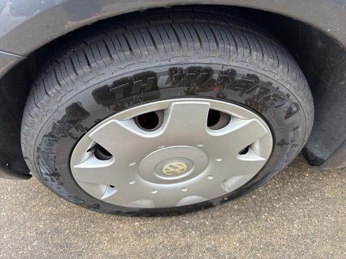 Platinum Gray Metallic 2002 Volkswagen New Beetle GLS