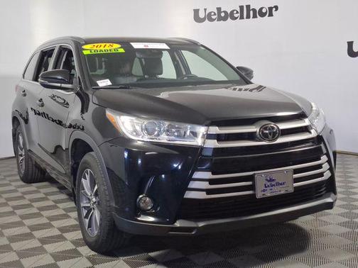 Midnight Black Metallic 2018 Toyota Highlander XLE