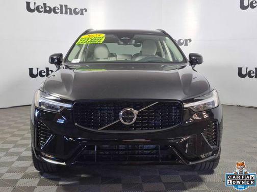 Onyx Black Metallic 2025 Volvo XC60 B5 Ultra