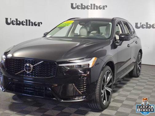 Onyx Black Metallic 2025 Volvo XC60 B5 Ultra