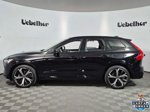 Onyx Black Metallic 2025 Volvo XC60 B5 Ultra