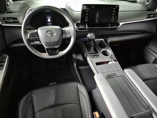 2023 Toyota Sienna XSE 7 Passenger