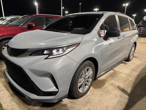 2023 Toyota Sienna XSE 7 Passenger