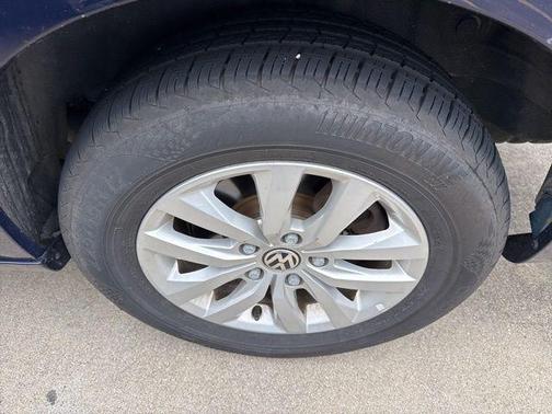 Mariner Blue 2014 Volkswagen Routan SE