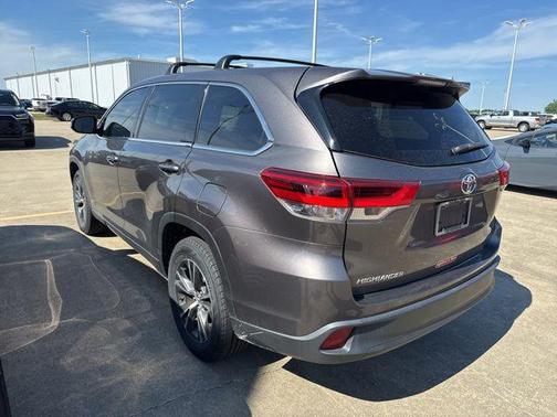 Predawn Gray Mica 2017 Toyota Highlander LE I4