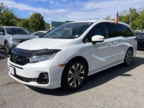 Platinum White Pearl 2026 Honda Odyssey Elite