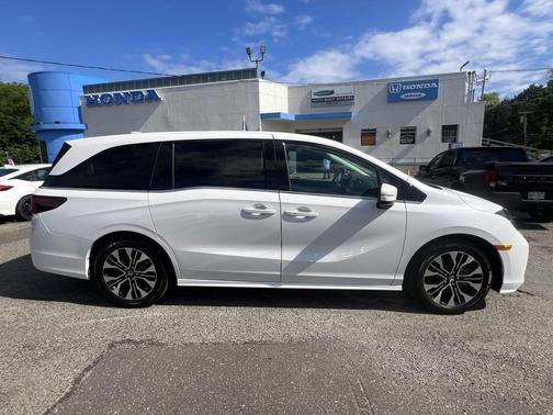 Platinum White Pearl 2026 Honda Odyssey Elite