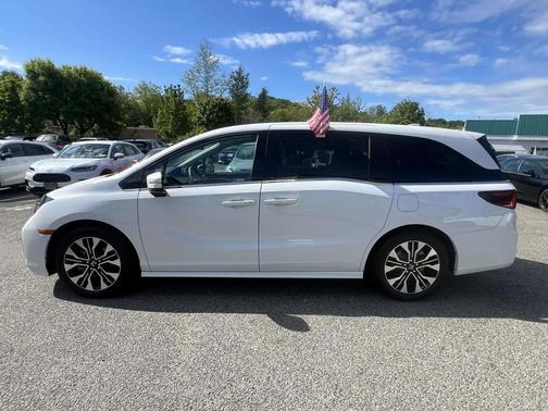 Platinum White Pearl 2026 Honda Odyssey Elite