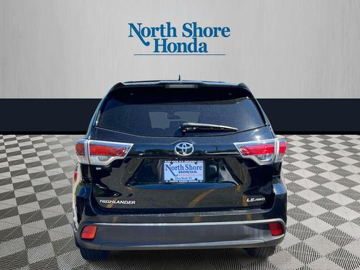 Midnight Black Metallic 2016 Toyota Highlander LE