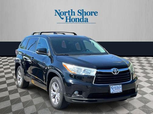 Midnight Black Metallic 2016 Toyota Highlander LE