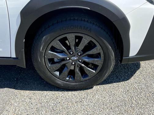 Crystal White Pearl 2023 Subaru Outback Onyx Edition