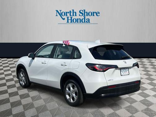 Platinum White Pearl 2023 Honda HR-V LX