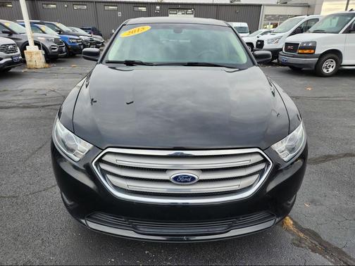2015 Ford Taurus SE
