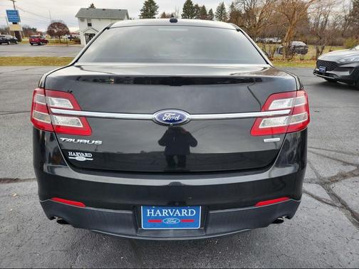2015 Ford Taurus SE