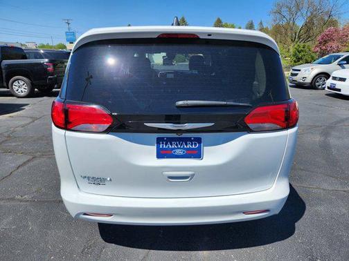 2023 Chrysler Voyager LX