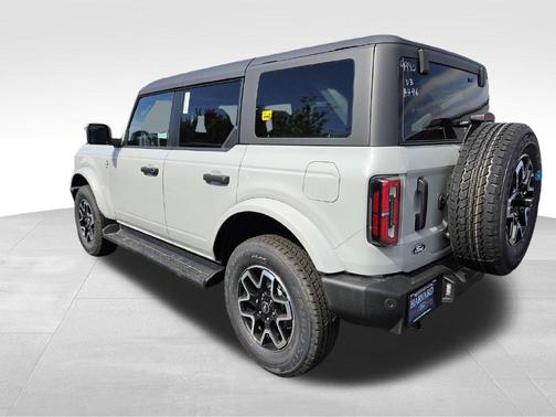 Avalanche Gray 2026 Ford Bronco Outer Banks