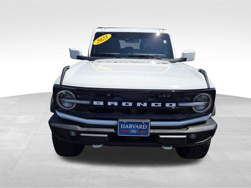 Oxford White 2025 Ford Bronco Outer Banks
