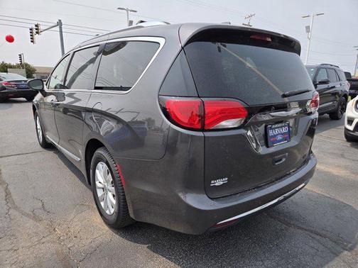 2018 Chrysler Pacifica Touring-L