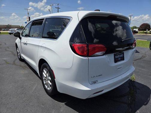 2022 Chrysler Voyager LX
