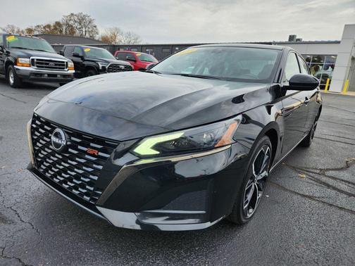 2023 Nissan Altima SR FWD