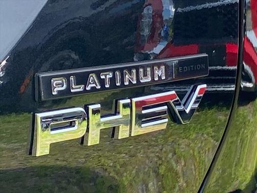 2025 Mitsubishi Outlander PHEV SEL