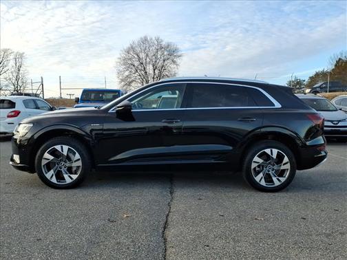 2021 Audi e-tron Premium Plus