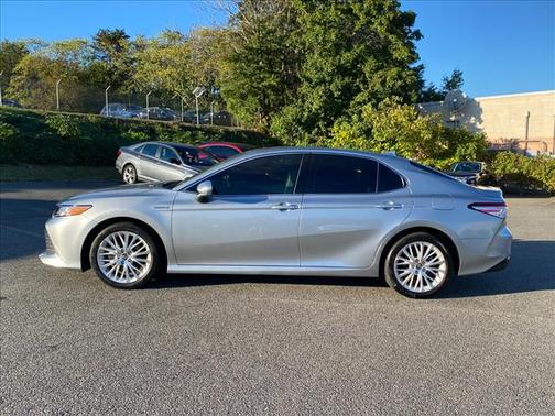 2020 Toyota Camry Hybrid XLE