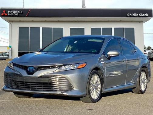 2020 Toyota Camry Hybrid XLE